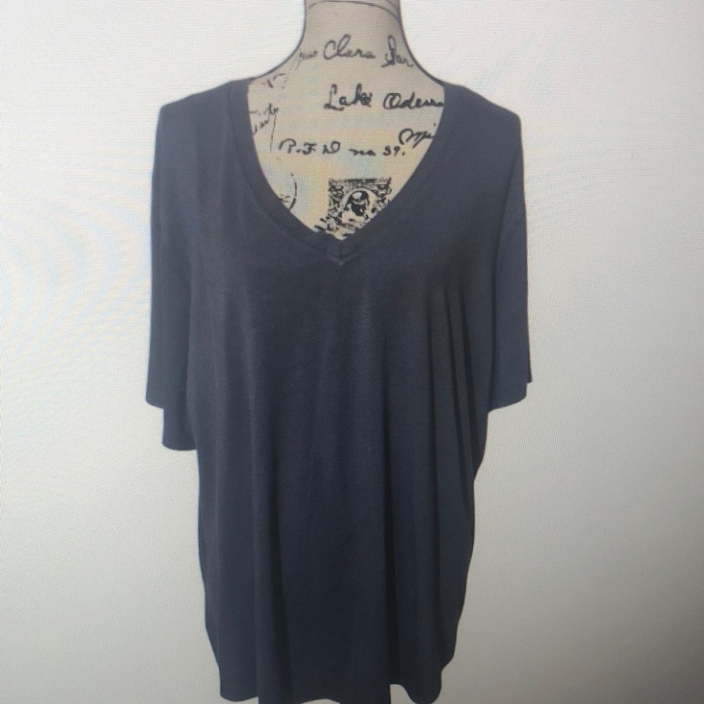Terra & Sky Black V-Neck Short Sleeve Tee